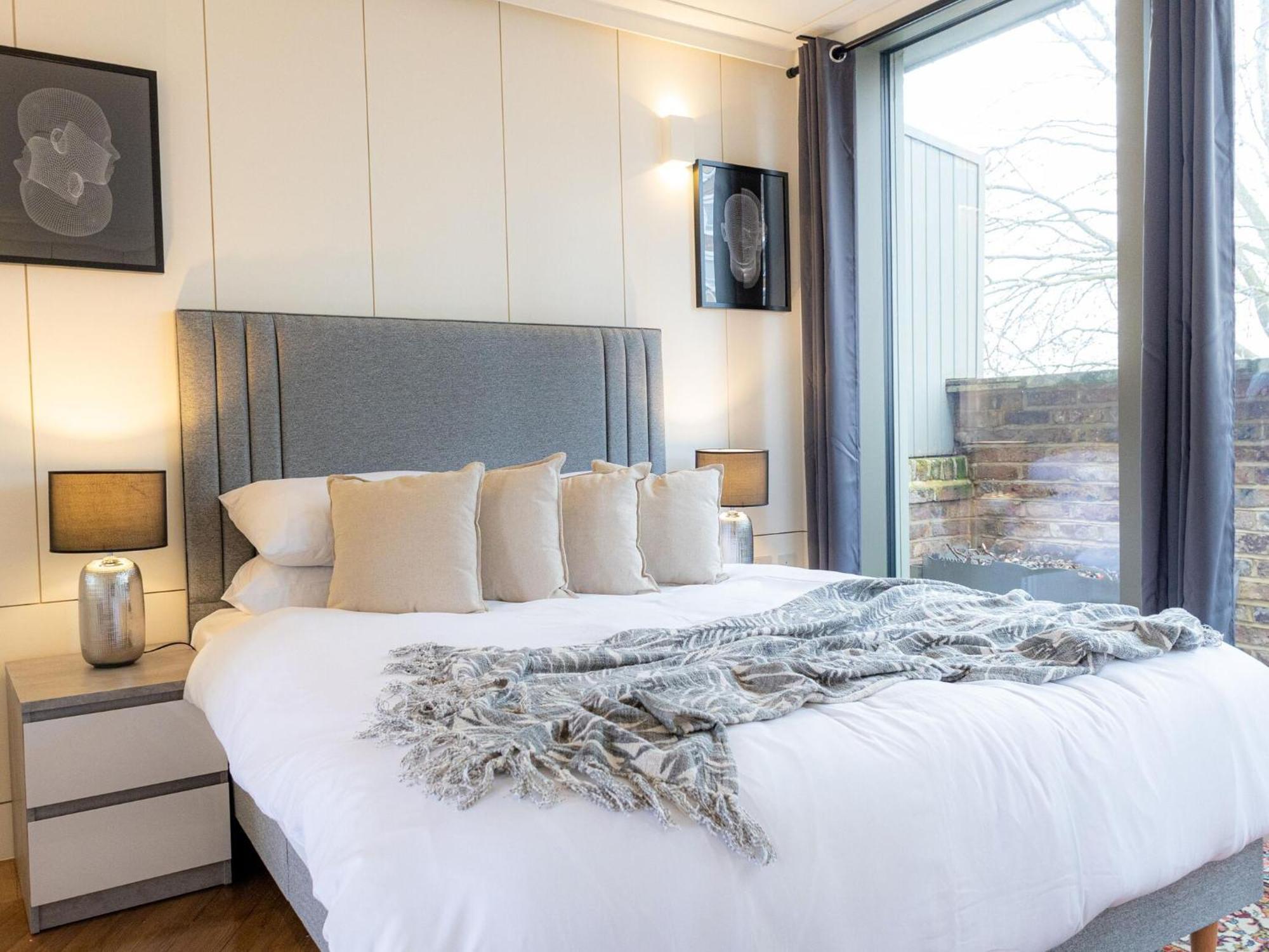 Modern Deluxe Five Bedroom House Near Chalk Farm Station By Belvilla Londýn Exteriér fotografie